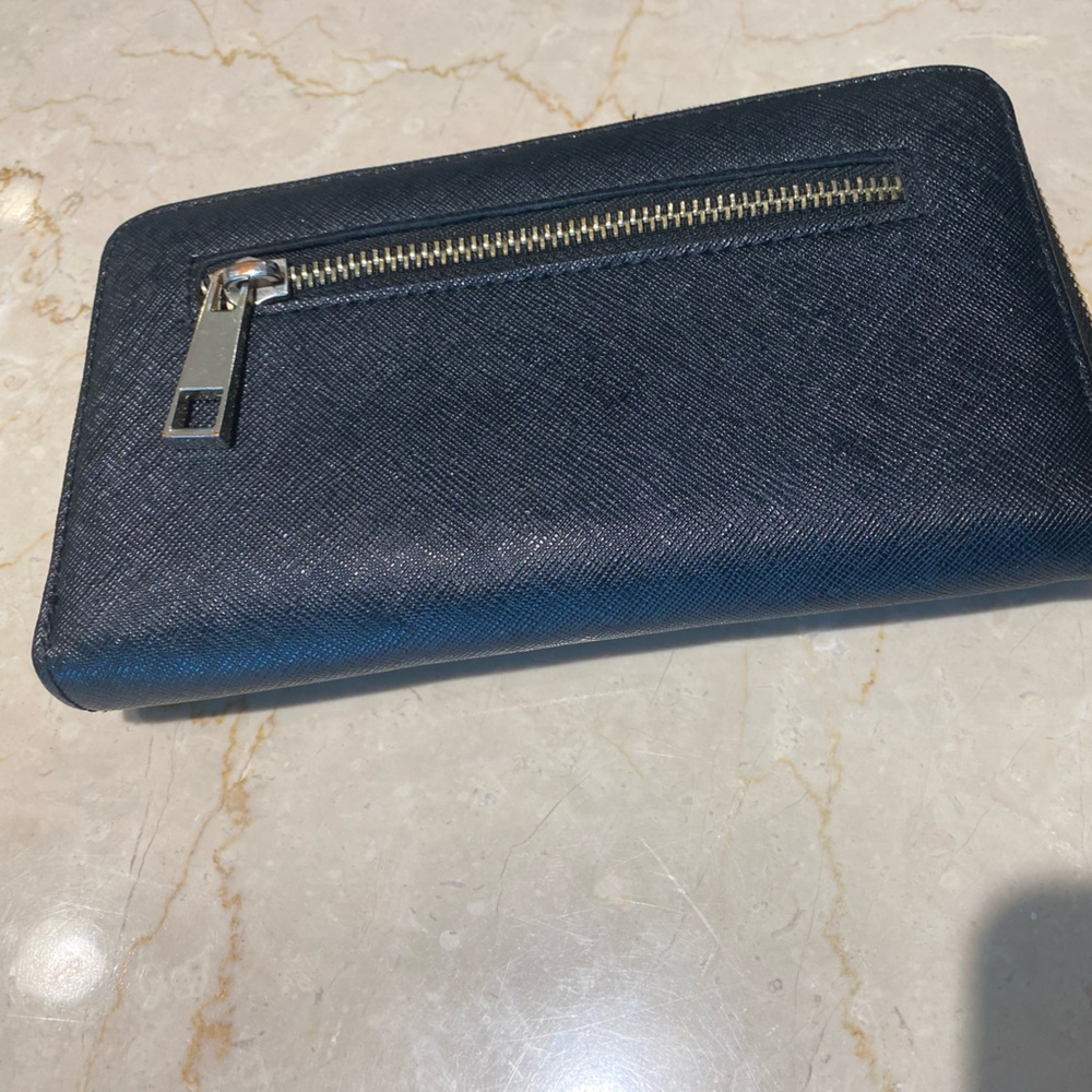 ⭐️SOLD⭐️ ALDO Elegant Black Gold Zip Wallet - New - Picture 4 of 7